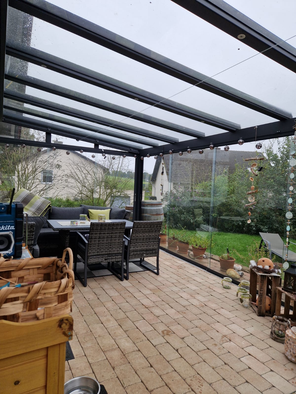 Terrassendach mit Glaswänden